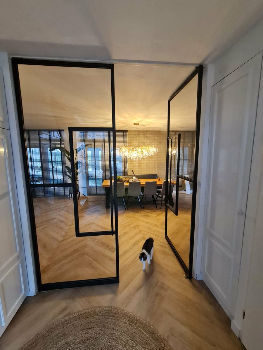 Stalen deur interieur